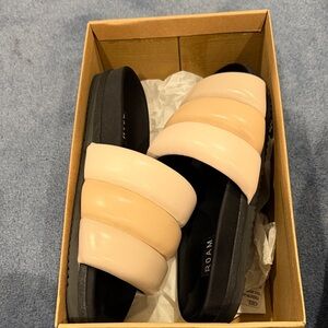 ROAM Women's Sandals - Black and Cream-Tan Straps